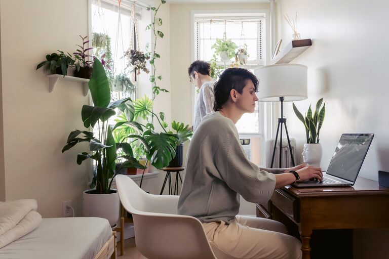 Creating a Relaxing Home Office to Boost Comfort and Productivity